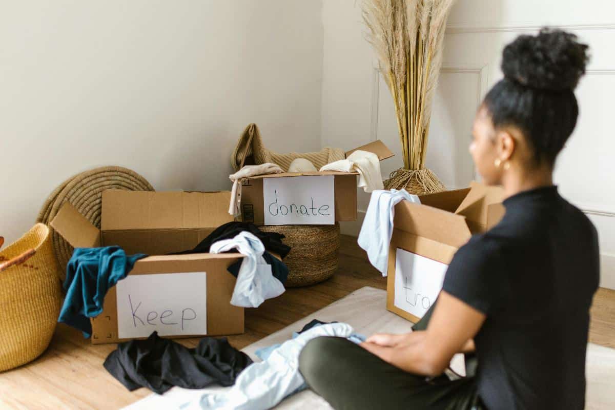 La magia del decluttering: perché eliminare il superfluo aiuta a vivere meglio la casa